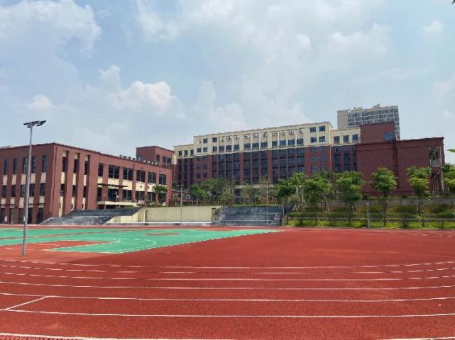 巴南区消息,巴南一所公办学校即将开学,目前箭滩河小学项目已顺利完成