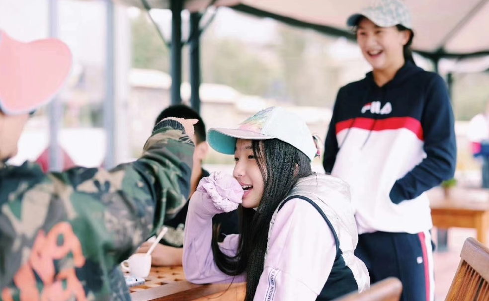 森碟|田亮一家四口旅游，12岁森碟暴风长高，练出运动员健壮身材