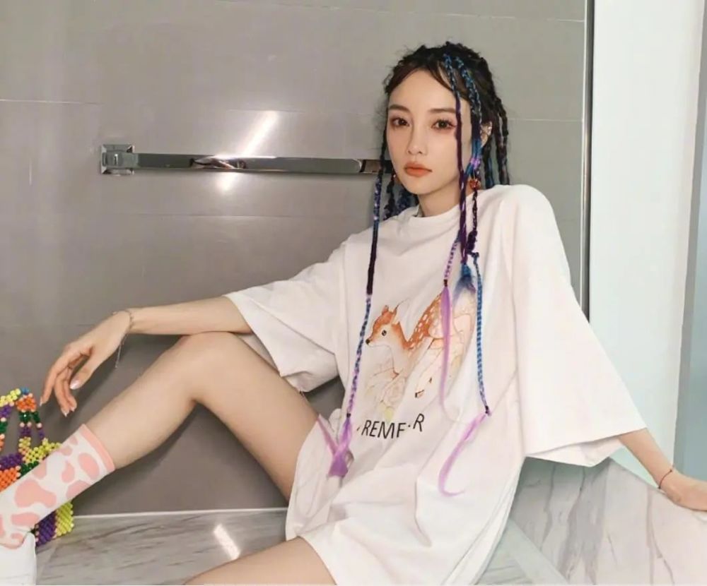 李小璐|李小璐竟是混血儿，画上欧美装，你觉得看好么？