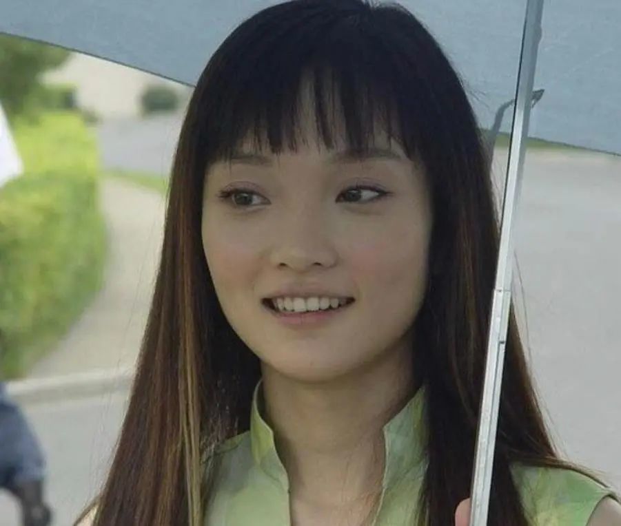 李小璐|李小璐竟是混血儿，画上欧美装，你觉得看好么？