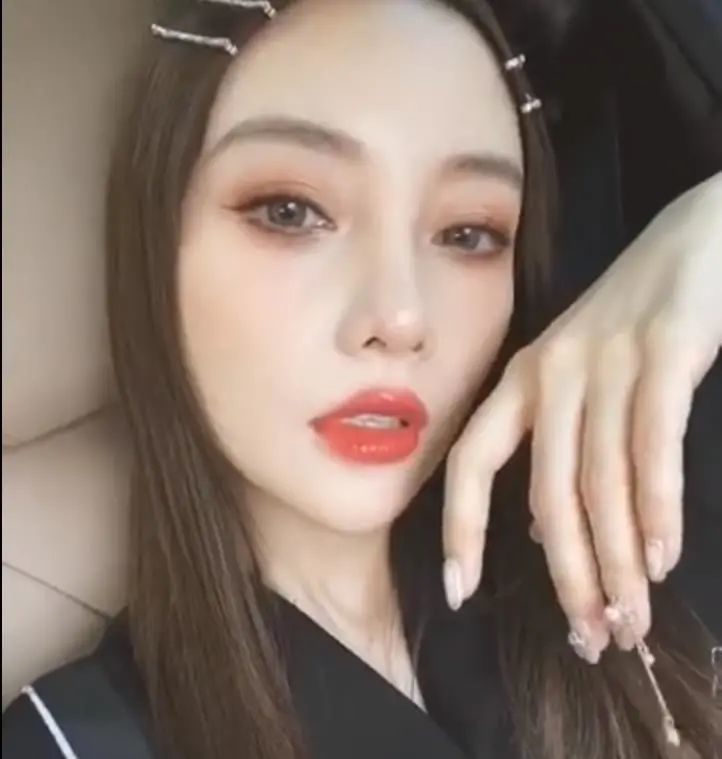 李小璐|李小璐竟是混血儿，画上欧美装，你觉得看好么？