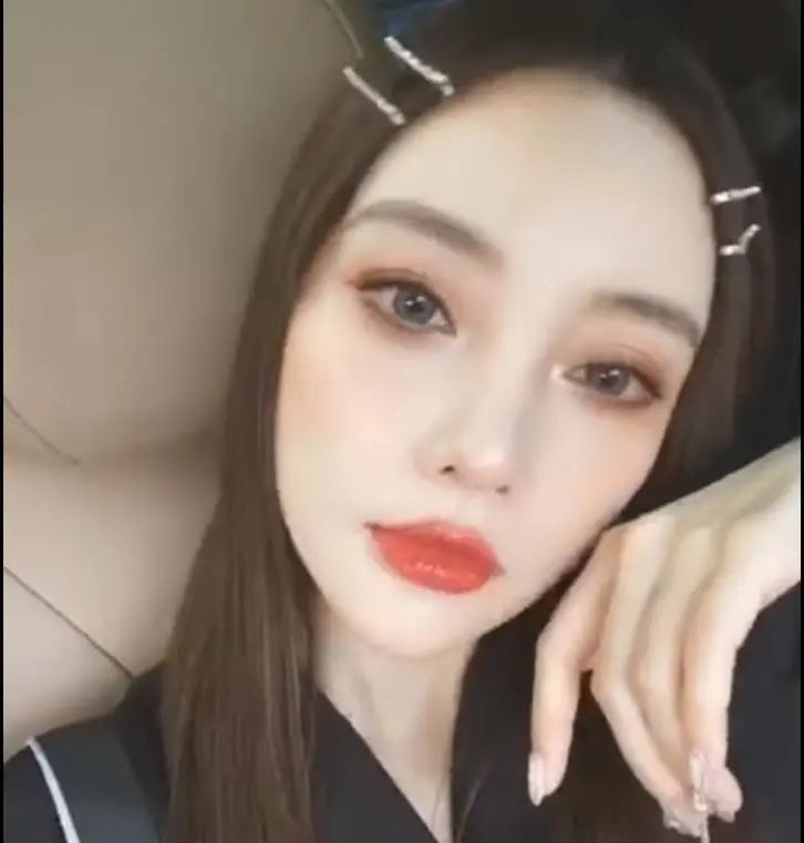李小璐|李小璐竟是混血儿，画上欧美装，你觉得看好么？