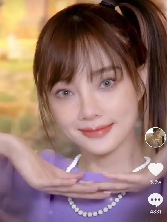 李小璐|李小璐竟是混血儿，画上欧美装，你觉得看好么？