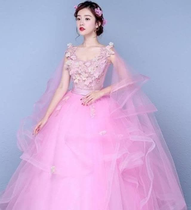 心理测试:3套粉色婚纱,你最想穿哪个?测你是他的真爱吗?