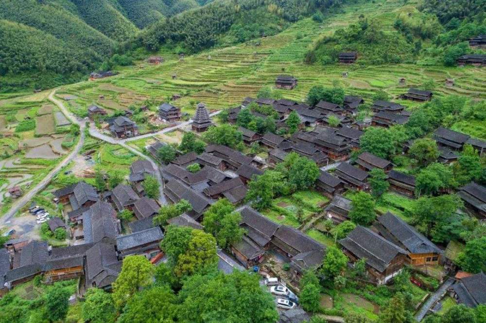 湖南邵阳市的县城，境内无铁路