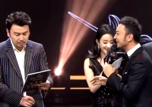 赵丽颖|赵丽颖新剧路透曝光，异常消瘦惹人怜，身形只有别人的三分之一