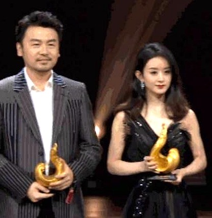 赵丽颖|赵丽颖新剧路透曝光，异常消瘦惹人怜，身形只有别人的三分之一