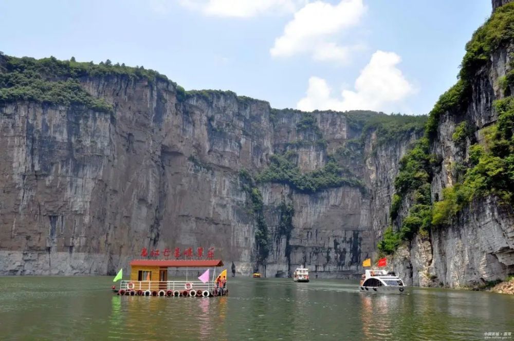 8,羅甸高原千島湖.