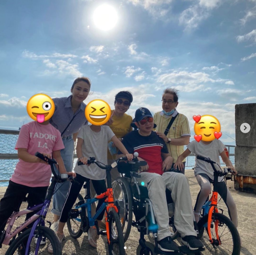 黎姿|49岁黎姿高温下拍美照，一袭长裙小秀香肩，海边享受阳光浴！