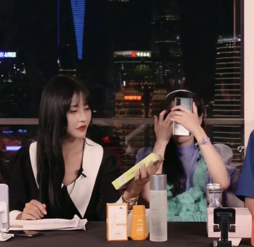 郑爽|郑爽被建议退圈？生日不见圈内好友祝福，爸爸9个字护女心切