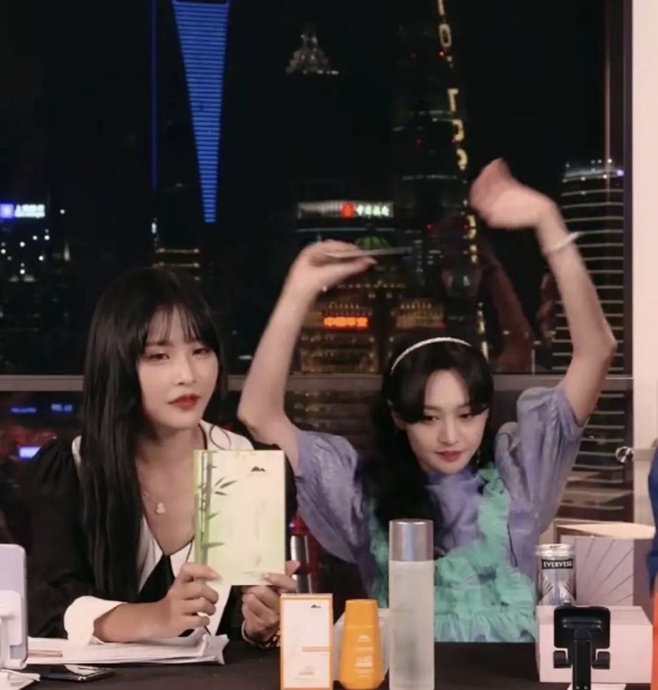 郑爽|郑爽被建议退圈？生日不见圈内好友祝福，爸爸9个字护女心切