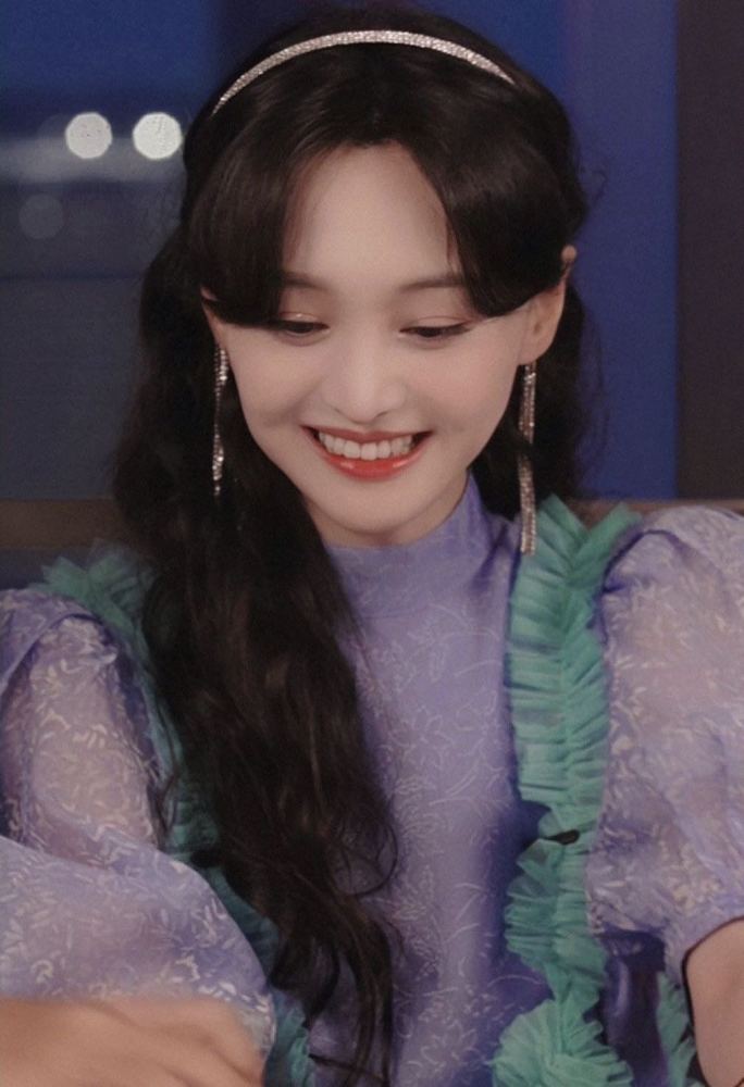 郑爽|郑爽被建议退圈？生日不见圈内好友祝福，爸爸9个字护女心切