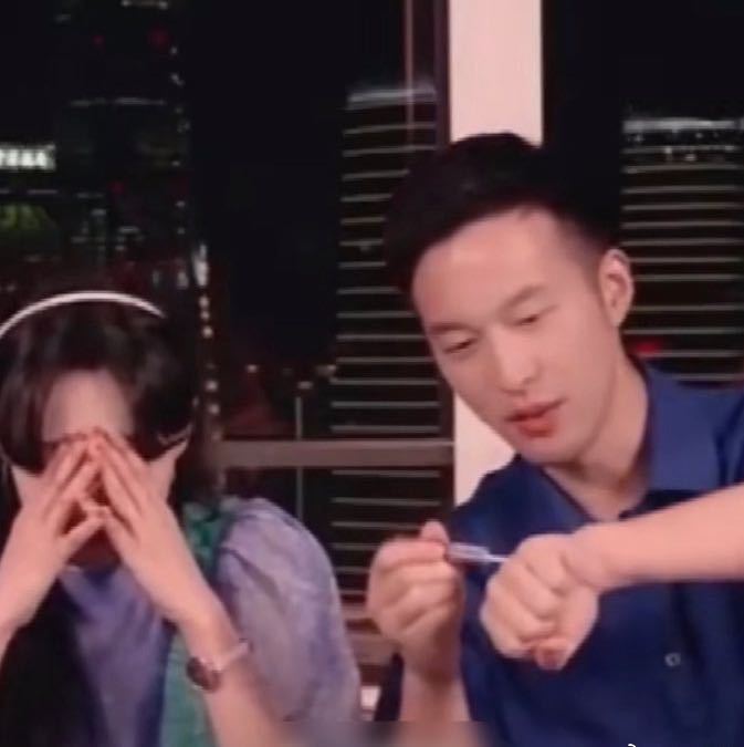 郑爽|郑爽被建议退圈？生日不见圈内好友祝福，爸爸9个字护女心切