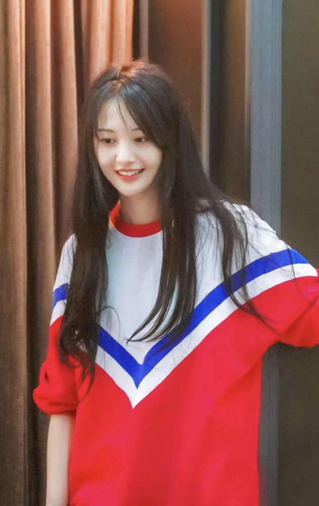 郑爽|郑爽被建议退圈？生日不见圈内好友祝福，爸爸9个字护女心切