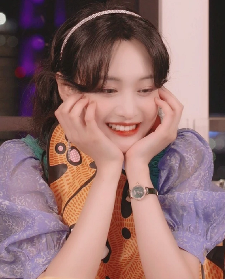 郑爽|网友曝光郑爽直播内幕：一个月前开始招商，坑位费高达1600万