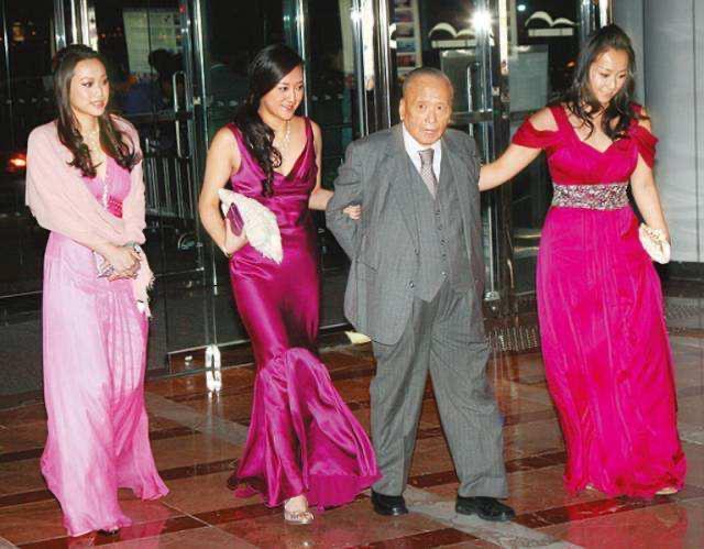 除了何超琼,香港豪门女将中值得一提的还有邱咏筠和赵式明,说起来这两