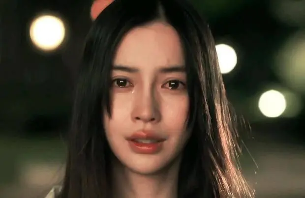 杨颖|杨颖惨遭编剧内涵，嚣张发言她就是演尸体，随后火速删除评论