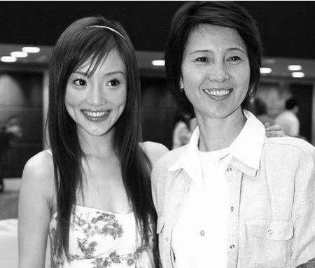 80年代美女演员张伟欣与女儿李小璐不一样的人生