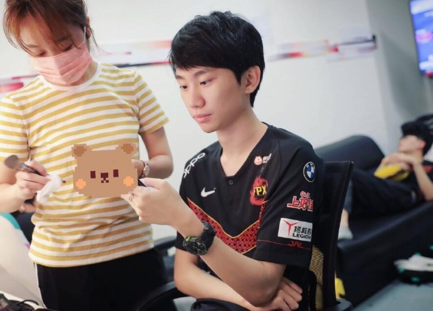 Doinb直播时候坦言faker确实不行了，SKT新人比他强很多