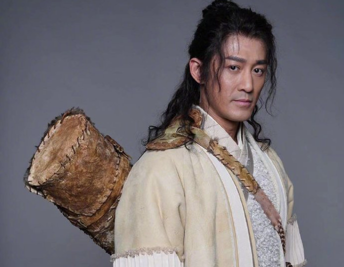 张馨月|张馨月被曝怀孕数月后，晒戴口罩美照难掩小V脸，手指纤细无孕相