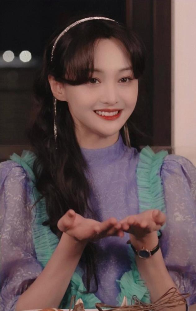 郑爽|直播翻车，情绪崩溃，29岁的郑爽到底被谁惯坏了？