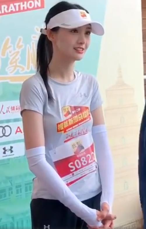 郑爽|直播翻车，情绪崩溃，29岁的郑爽到底被谁惯坏了？