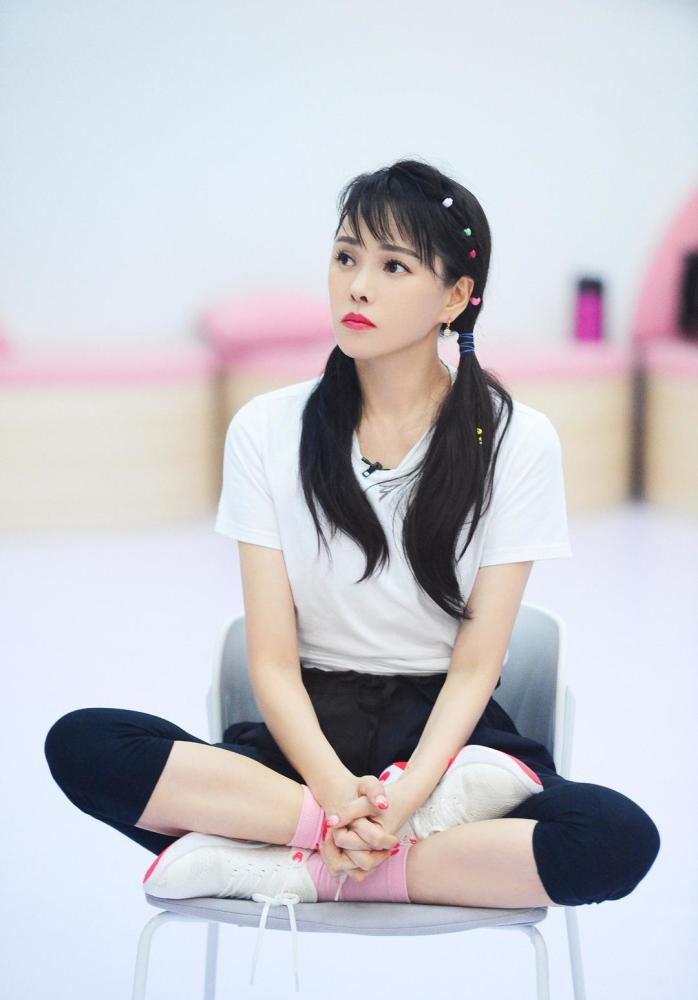 郑爽|直播翻车，情绪崩溃，29岁的郑爽到底被谁惯坏了？