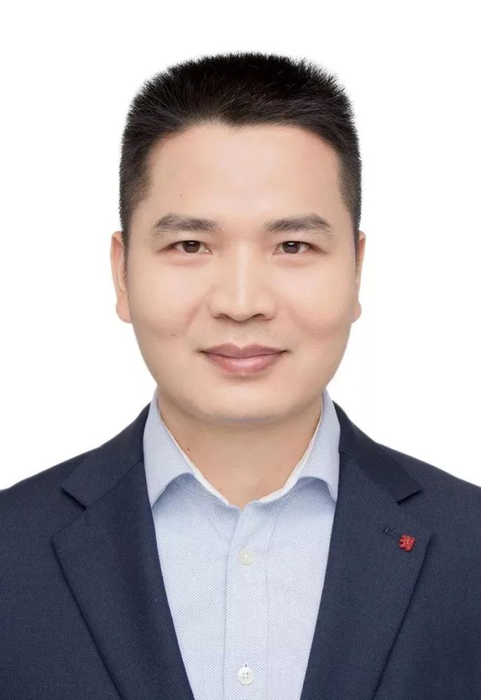 陈艺章,福建漳浦人,中共党员,清华大学材料科学与工程专业毕业,博士