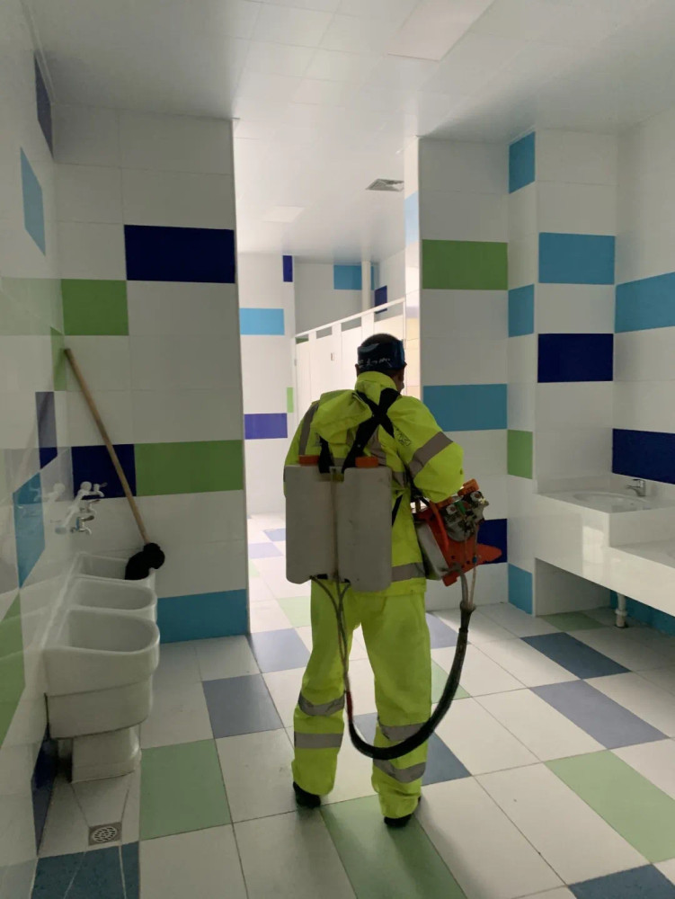 房山蓝天救援队|开学前，蓝天队员又来校园“消杀”了