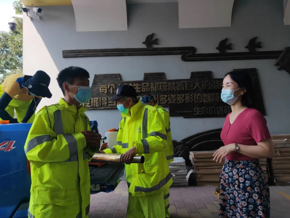 房山蓝天救援队|开学前，蓝天队员又来校园“消杀”了