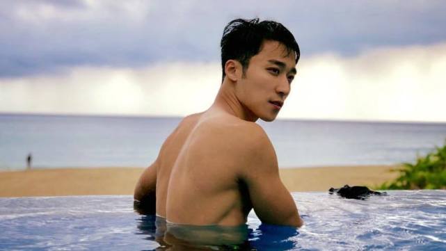 90后男星不雅视频流出 他自认是受害者 乞求大家不要传播