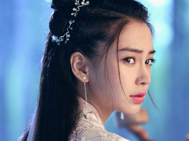 王一博|继杨颖抠图后，王一博新剧再赴前尘，AI换脸表情怪异