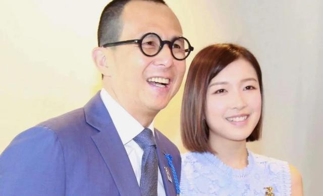 郭嘉文|男友身价44亿，谈3年相差26岁的忘年恋，李泽楷女友的豪门梦