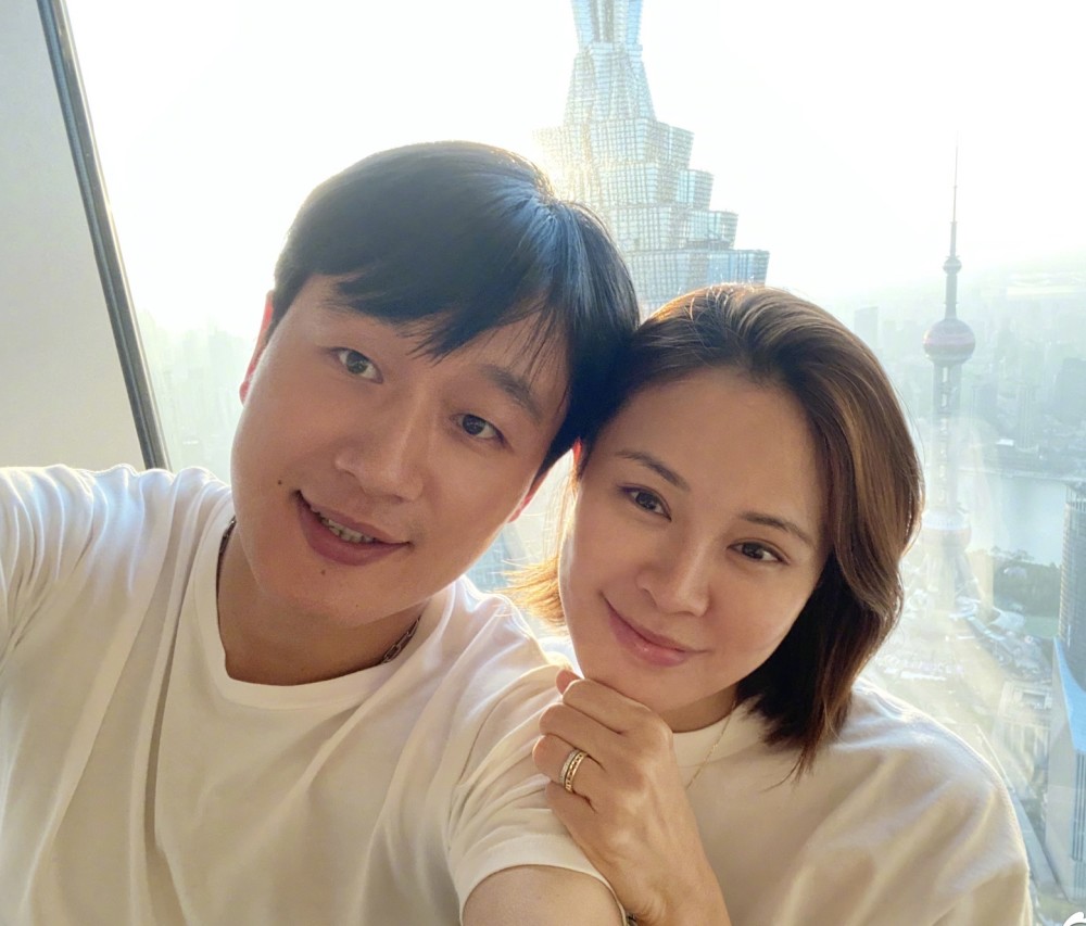 佟大为|佟大为关悦夫妻甜蜜，结婚13年纪念日依旧隆重，关悦嫁给爱情了