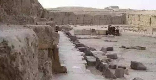 胡夫金字塔|金字塔真的存在作假成分？俄科学家：500年前的人类用水泥造的
