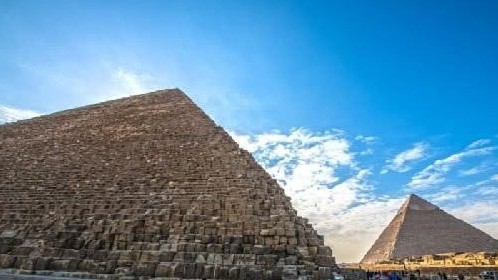 胡夫金字塔|金字塔真的存在作假成分？俄科学家：500年前的人类用水泥造的