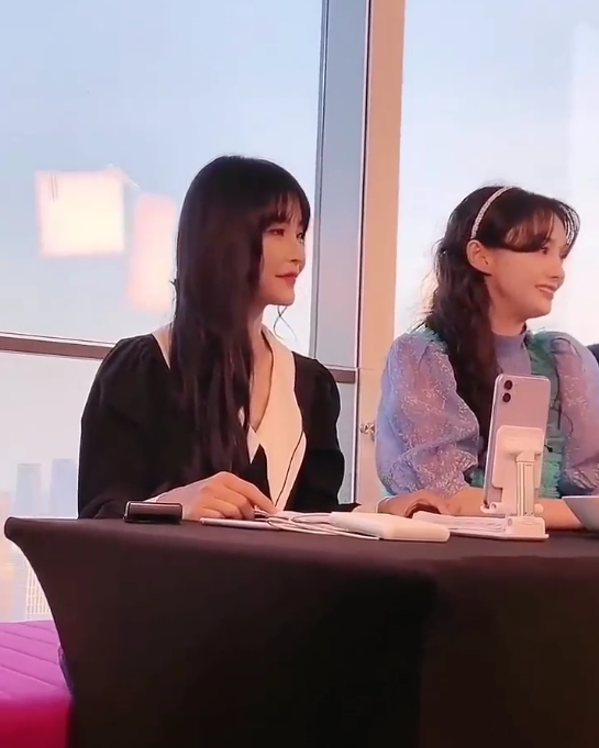 郑爽|郑爽因不满带货流程情绪失控？彩排视频曝光，预演所有流程和俩主播有说有笑