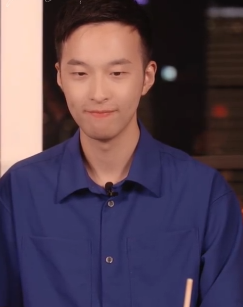 郑爽|“我不是因为商业目的做直播”听完郑爽这句话，男主播笑得让人心酸