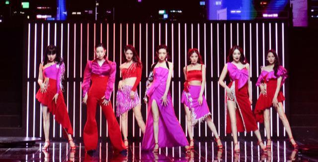 乘风破浪的姐姐|万茜既是《浪姐》的受益者，也是节目的受害者