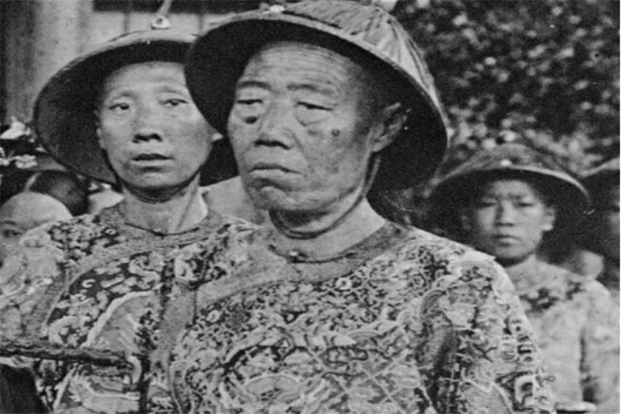 李莲英|北京出土李莲英墓，报废3把铁锤才打开，开棺后一幕令专家胆寒！