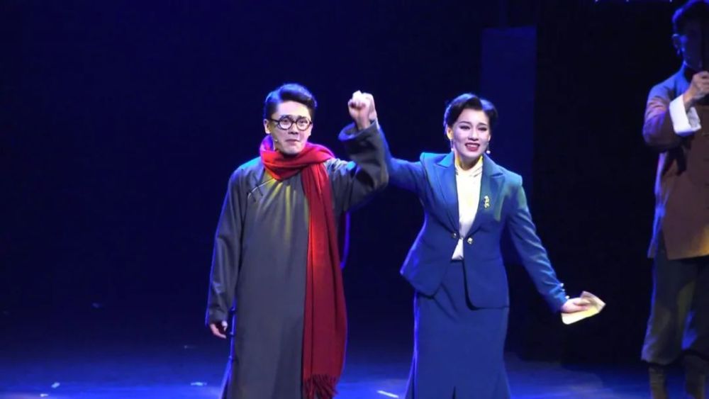 她向国家捐出了锦江饭店,海门籍传奇人物《董竹君》昨晚试演_腾讯新闻