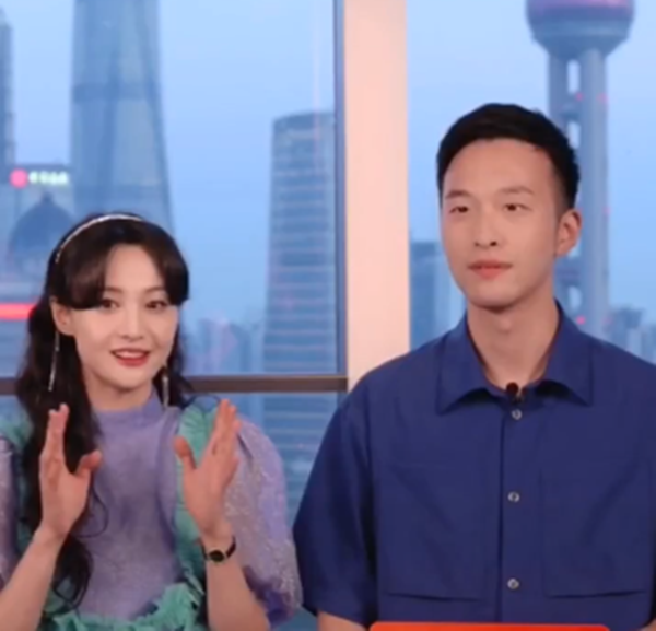 郑爽|郑爽认怂了！发私信向同场的男主持人正式道歉