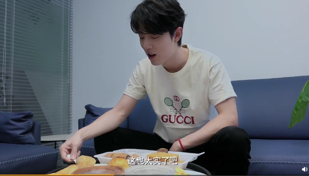 肖战|肖战肌肉也能被夸？粉丝大赞哥哥是猛男，是不是搞错方向了
