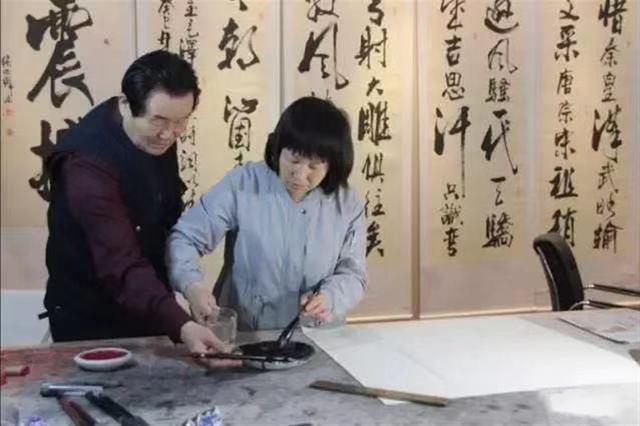 书法|她给画院院长当保姆，苦练书法3年，18岁竟成画院副秘书长