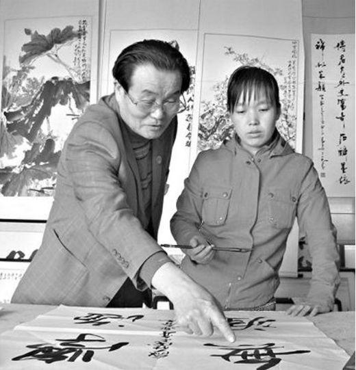 书法|她给画院院长当保姆，苦练书法3年，18岁竟成画院副秘书长