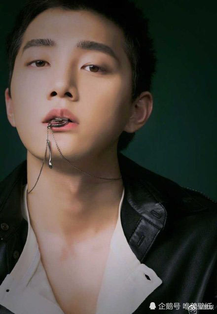 哥哥们完美的喉结杀,有被撩到吗【看看有没有你喜欢的哥哥们/明星】