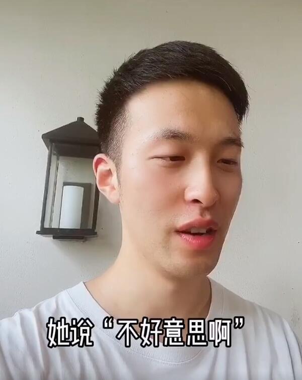 郑爽|郑爽主动向男主播道歉：不许生气，借你打两下！被男主播大赞可爱