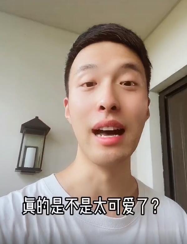 郑爽|郑爽主动向男主播道歉：不许生气，借你打两下！被男主播大赞可爱