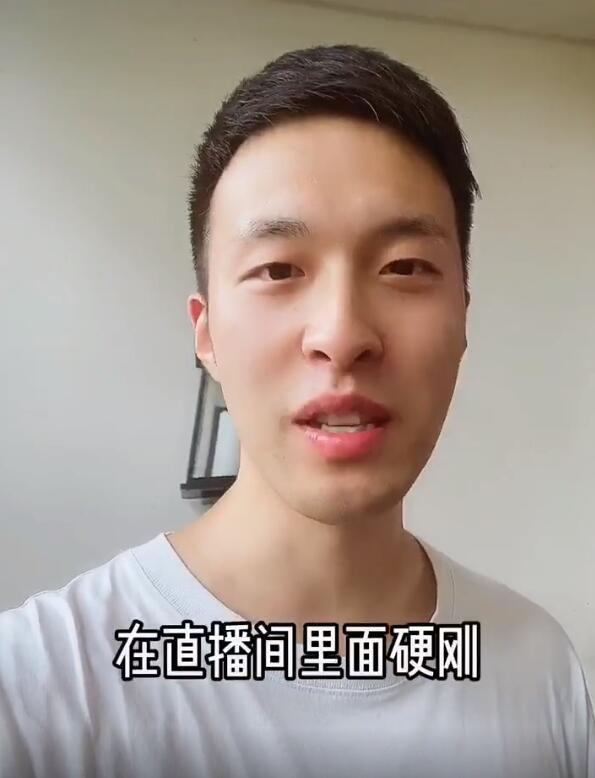 郑爽|郑爽主动向男主播道歉：不许生气，借你打两下！被男主播大赞可爱