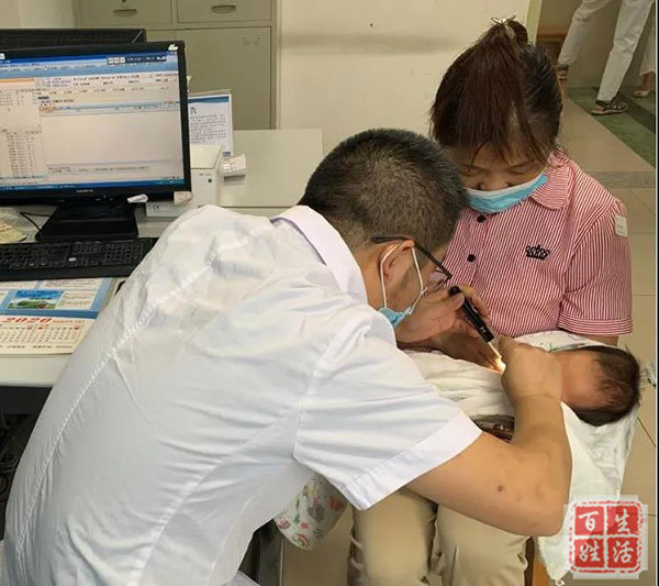 "早上7:45左右,在儿科医生办公室里,经常听到余强的声音.